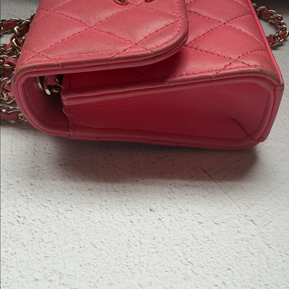 CHANEL Cluth with Chain Quilted Mini Bag - Picture 6 of 17